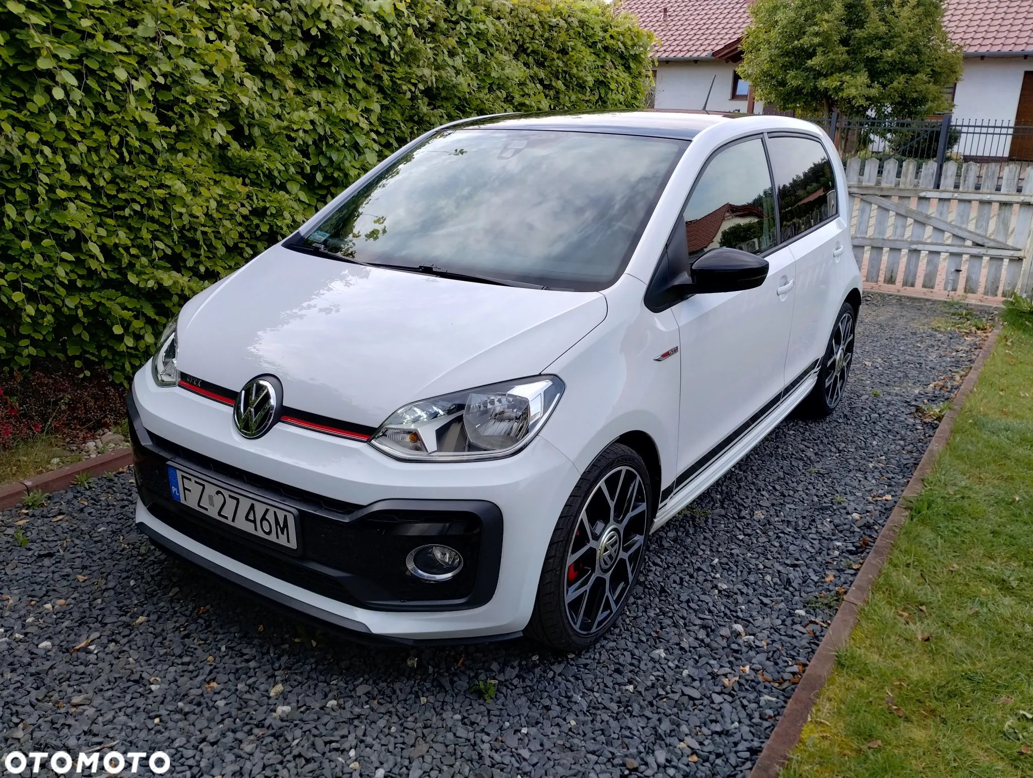 Volkswagen up! 1.0 TSI GTI - 1