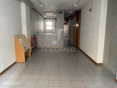 Oportunidade Premium no Porto: Duas Lojas Interligadas junto à Boav... - Grande imagem: 2/3