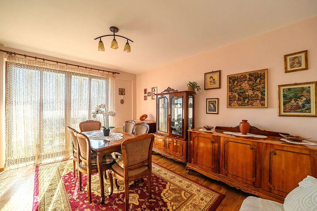 0% comision Apartament 5 camere, living, 2 bai, ideal pentru o familie - Imagine principală: 4/13