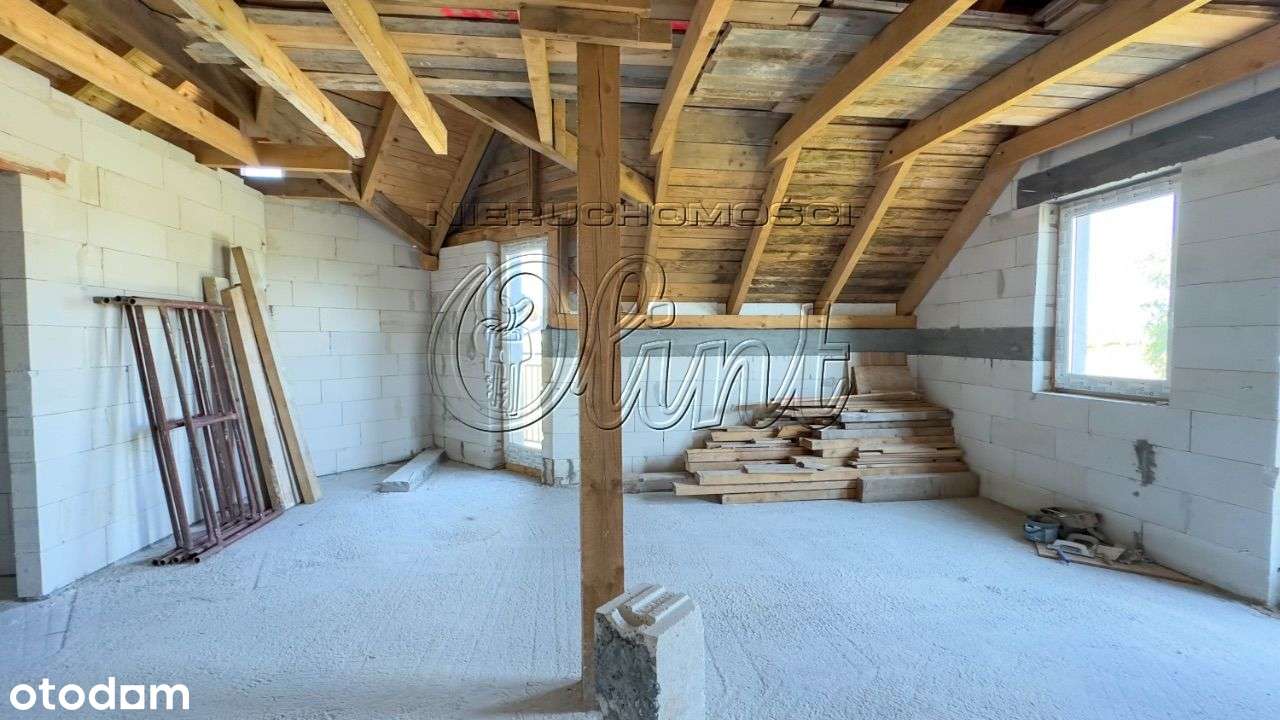 Dom z basenem na sprzedaż-15