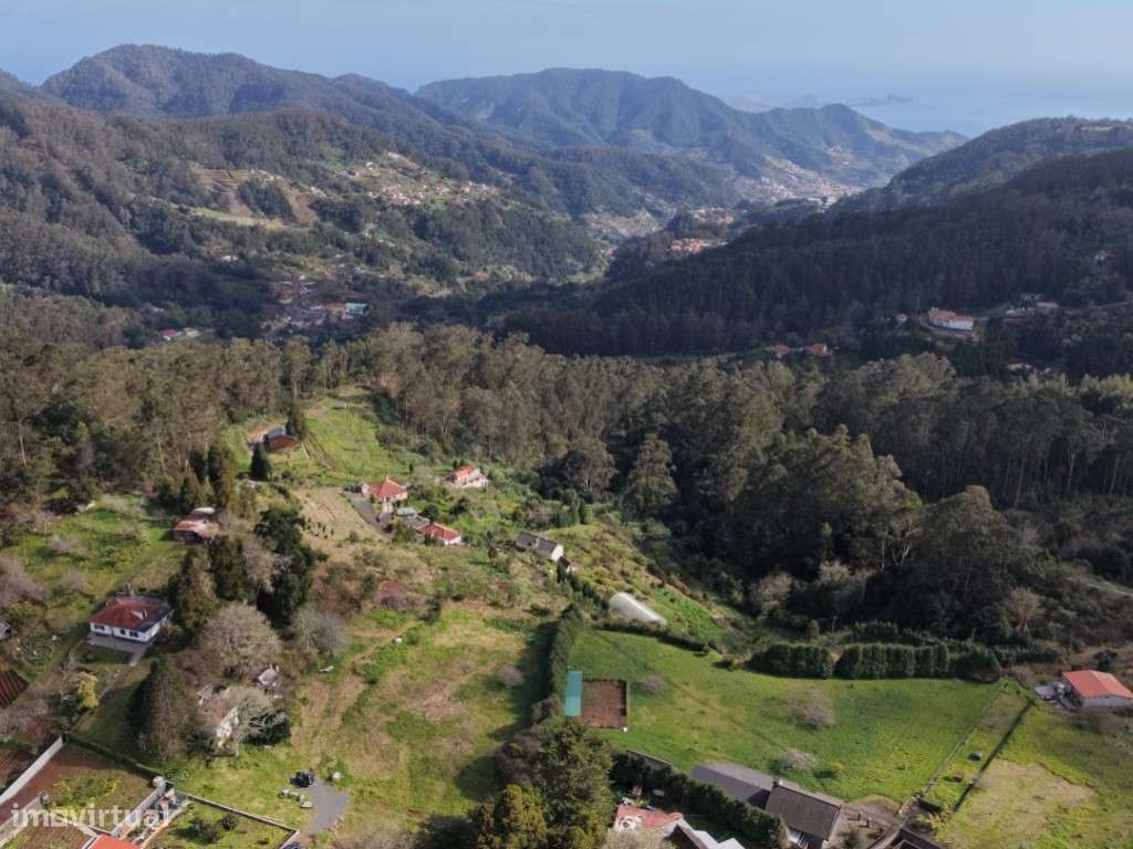 Moradia com terreno de 1.2 ha - Santo da Serra-12