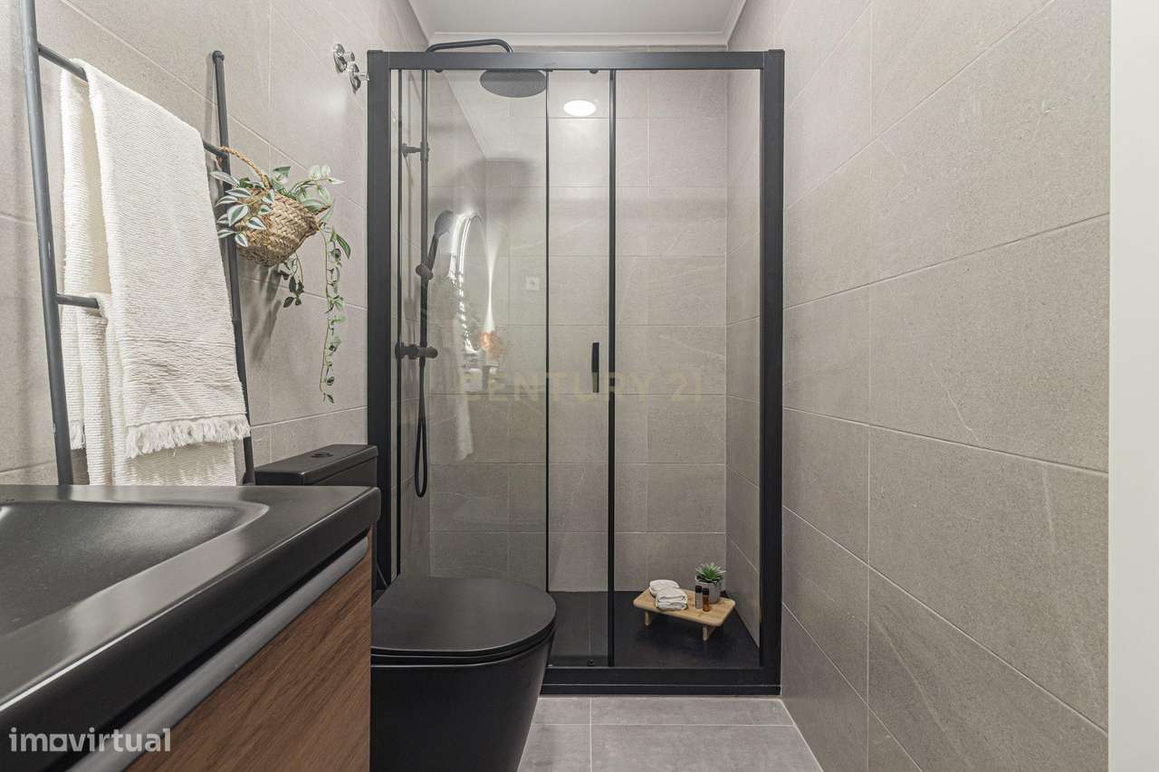 ✨ T2 Totalmente Remodelado com Terraço ✨-36