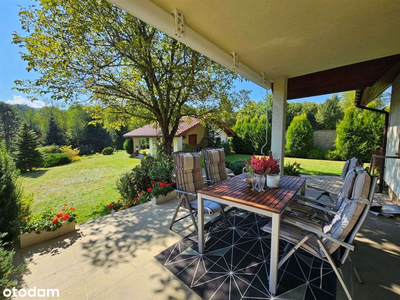 Siedliskowa rezydencja z dużym, pięknym ogrodem-10