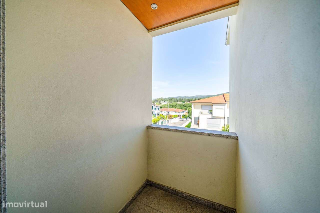 Moradia T4 de Gaveto em Palmeira, Braga-37
