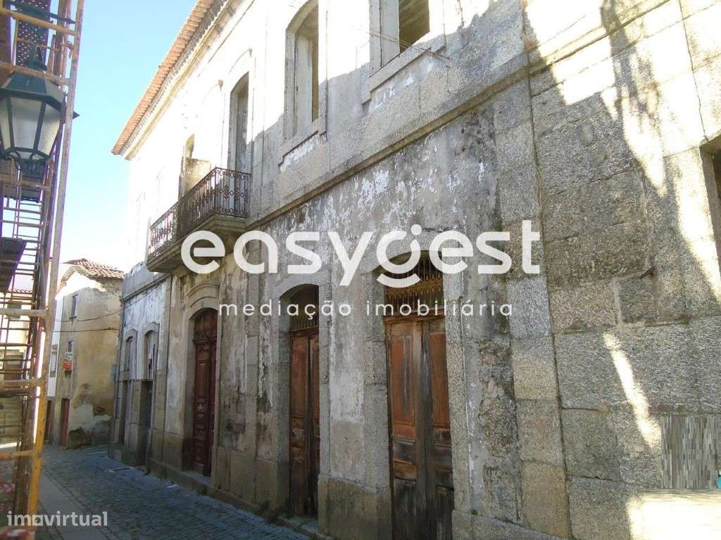 Moradia T5 em pedra de traços históricos na vila do Teixoso - Grande imagem: 4/22