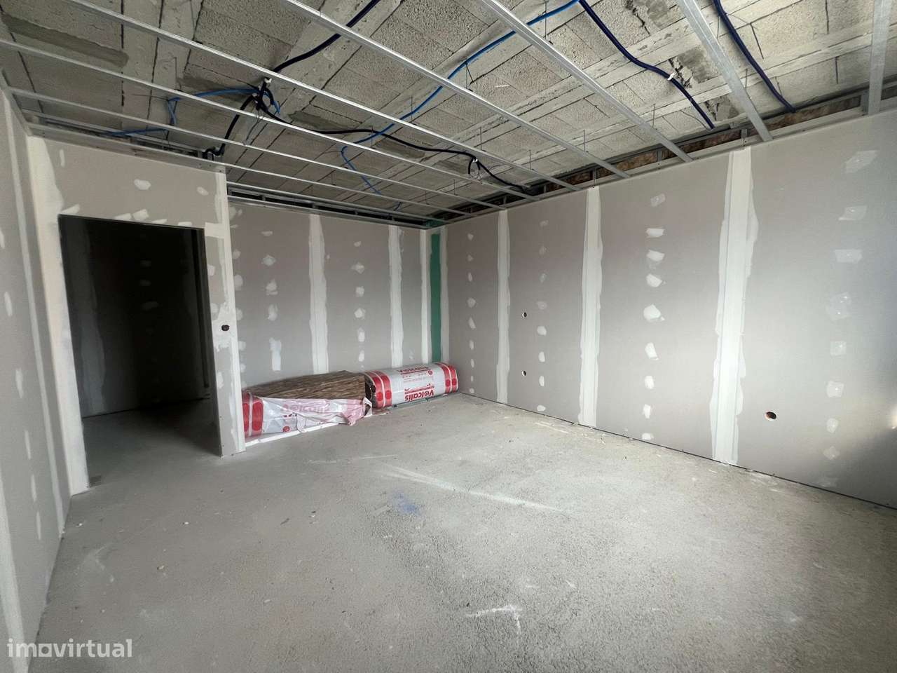 Moradia T4 em Fase Final de Construção com Piscina — Centro de Chaves-21