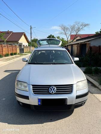 Volkswagen Passat - 1