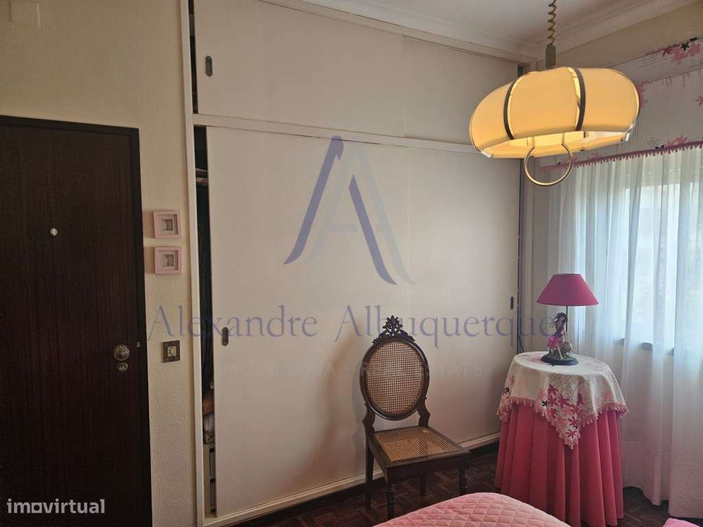 Moradia com anexo e espaço comercial.-14