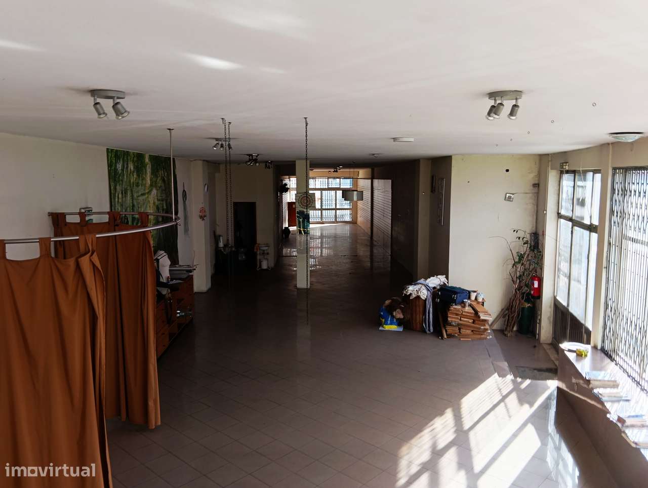 Loja c/ 3 pisos, Areosa, Cricunvalação, P/ Serviços-3