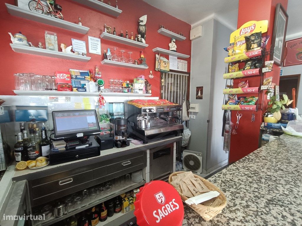 Snack-bar perto da escola em Tavira, ...