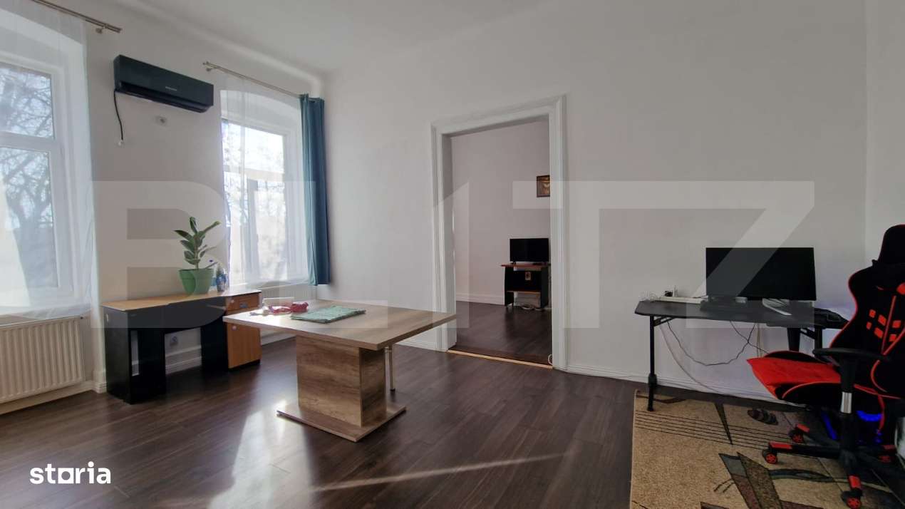 Apartament cu vedere spectaculoasa, lumina naturala si farmec istoric - Imagine principală: 3/8