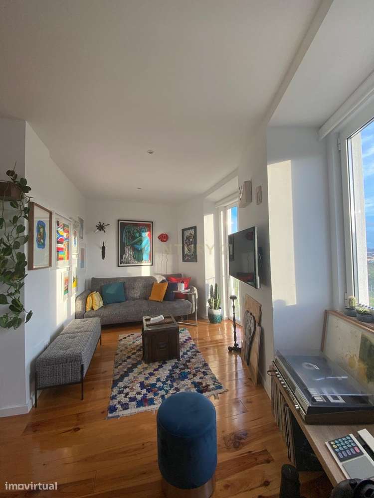 Apartamento  T1 duplex em prédio renovado com Vista Panorâmica - Grande imagem: 2/18