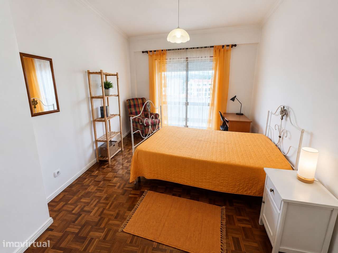 Apartamento T4 com varanda e elevador no centro de Leiria-9