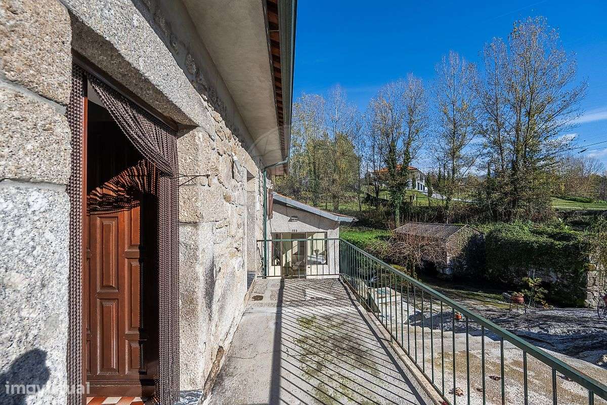 Duas Moradias T4 em Águas Santas, Póvoa de Lanhoso! - Grande imagem: 4/47