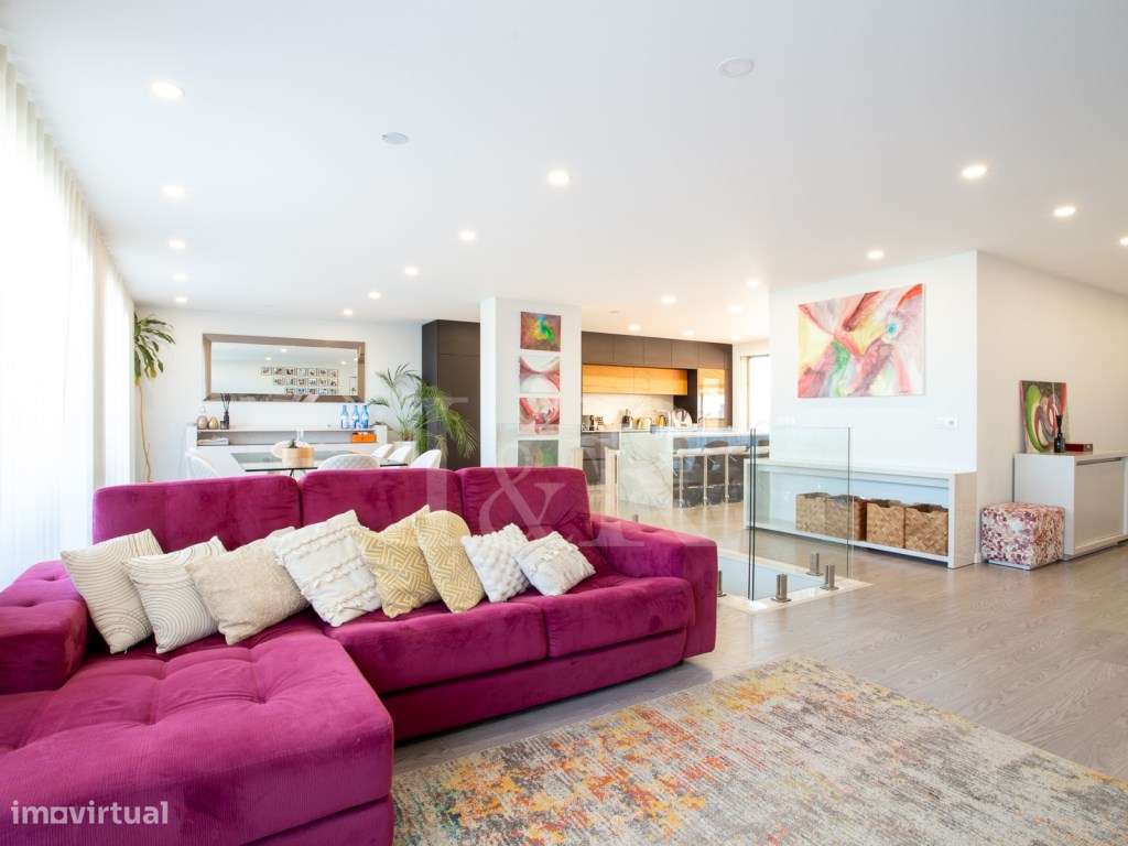 Apartamento T4 duplex com terraço e garagem no Montijo-7