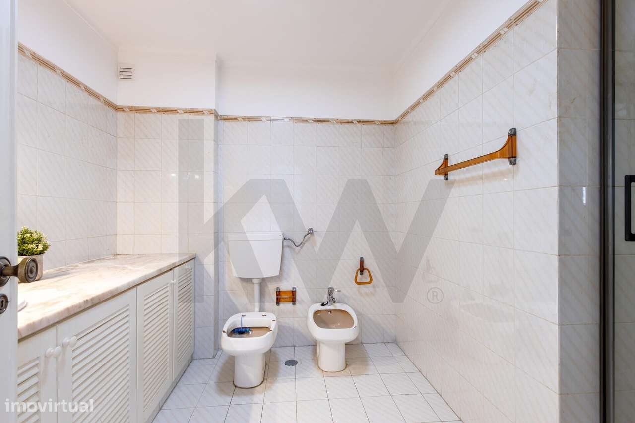 Apartamento T2 com Garagem Box e Vista Mar | Buzano – Parede-17