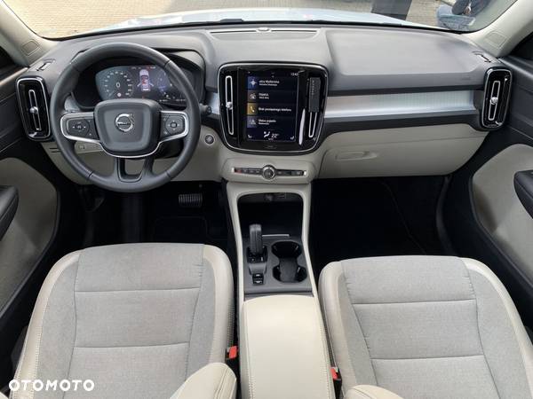 Volvo XC 40 - 25