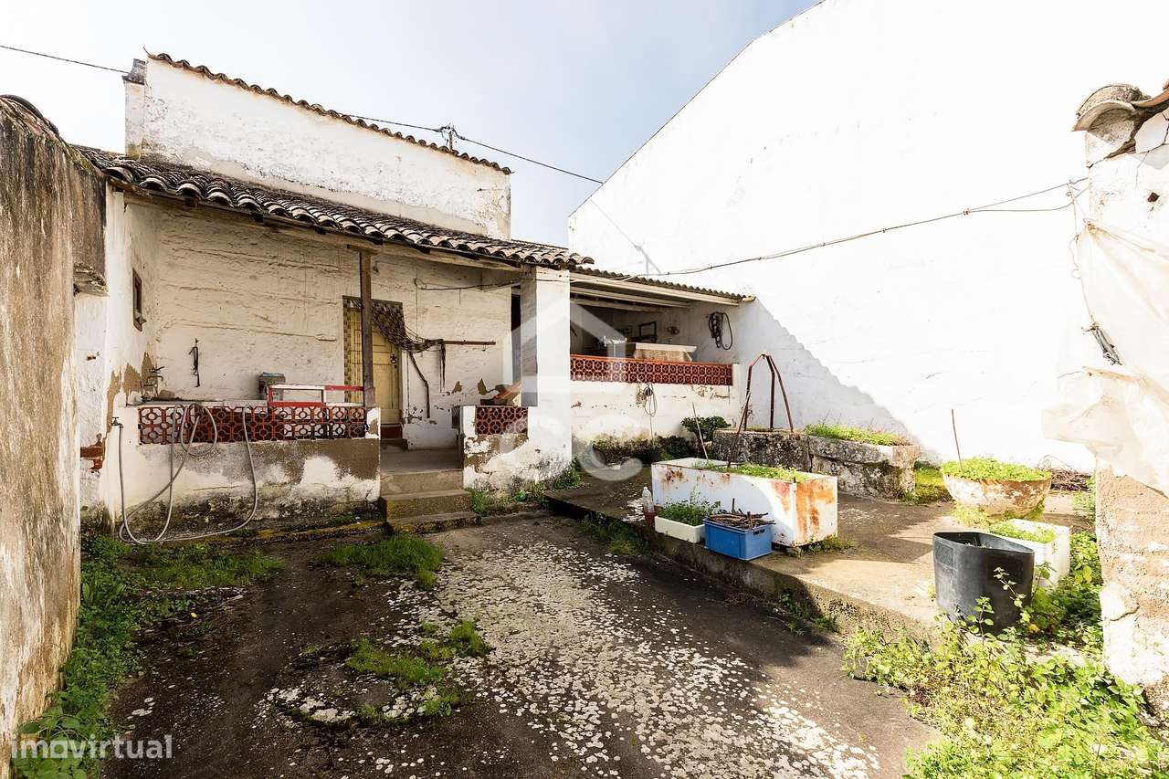 Moradia térrea c/ 311 m² de construção em lote de 1124 m² | Vila de Fr-23