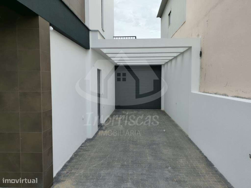 Moradia T3+1 na Portela de Azóia, em Santa Iria de Azóia-4