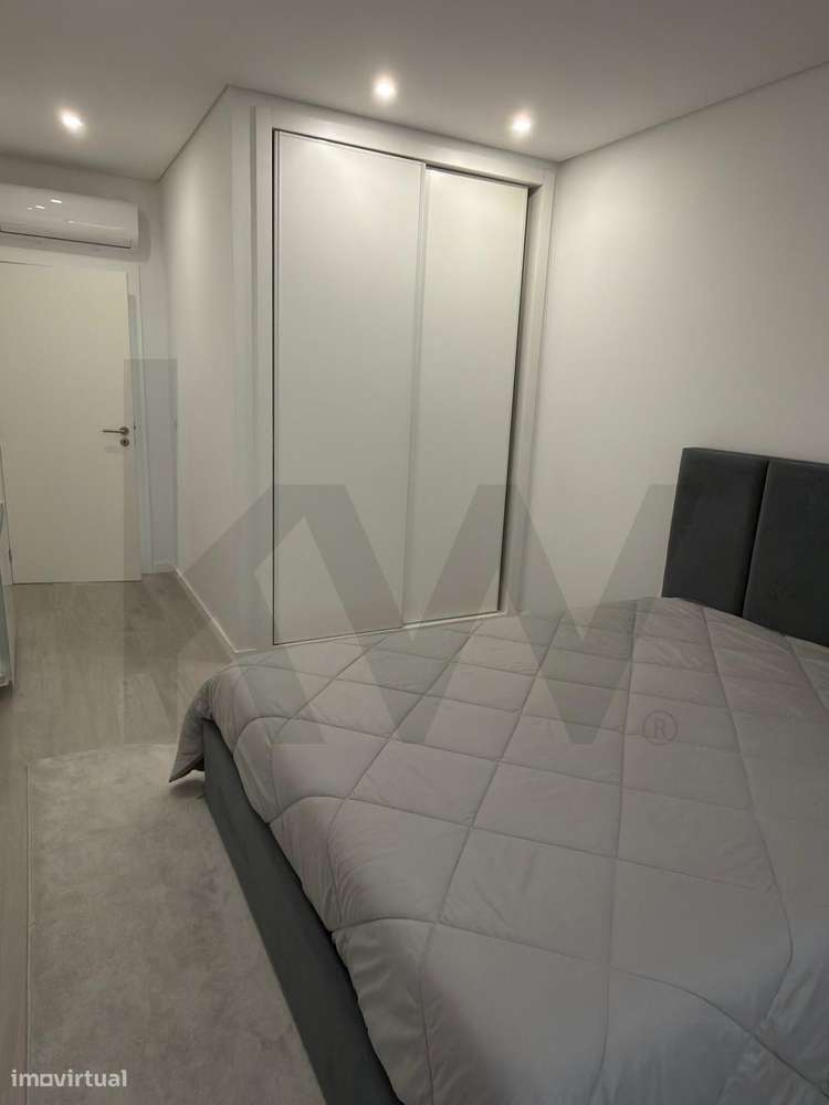 EXCELENTE APARTAMENTO T3 , COM TERRAÇO, PARA VENDER EM SANTIAGO-7