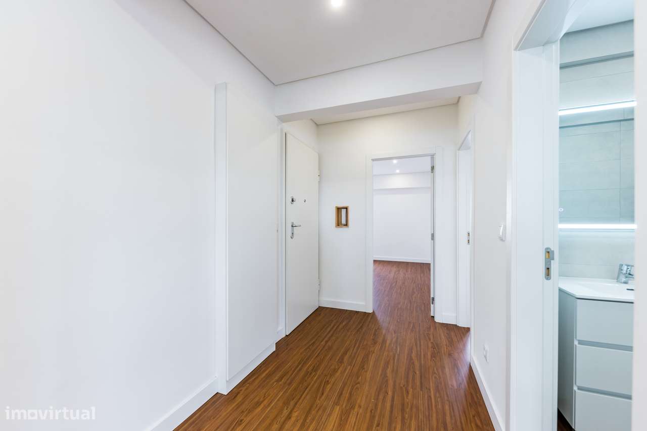 T2 Amadora | Totalmente Remodelado | Varanda-7