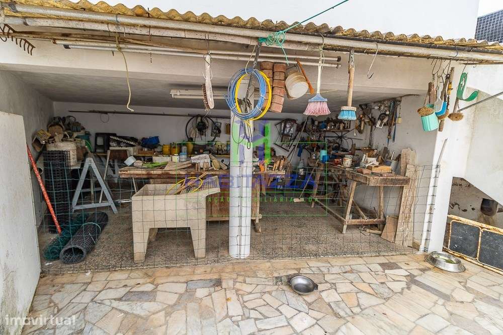 Moradia T2, com anexos e bom quintal, no coração da Praia da Luz-25