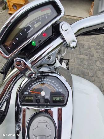 Suzuki Intruder - 3