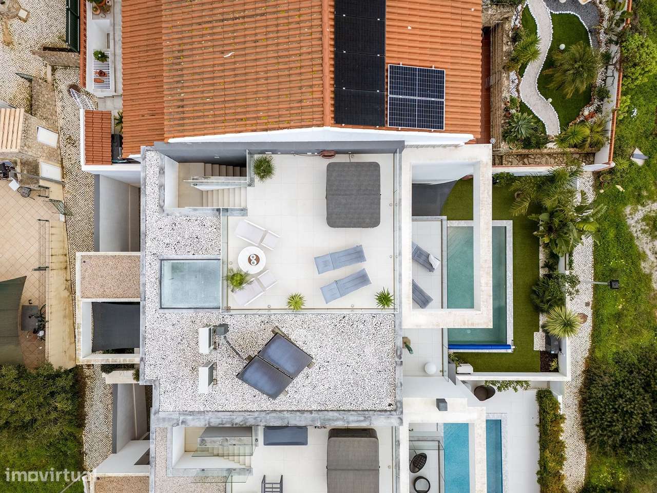 MODERNA E LUXUOSA MORADIA T3 COM PISCINA E GARAGEM PERTO DA MARINA DE-59