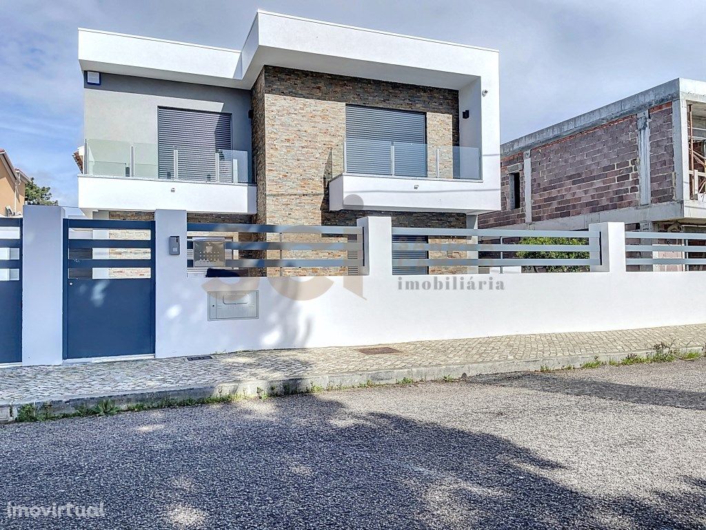 Moradia T4 Isolada [Nova] Aroeira com piscina