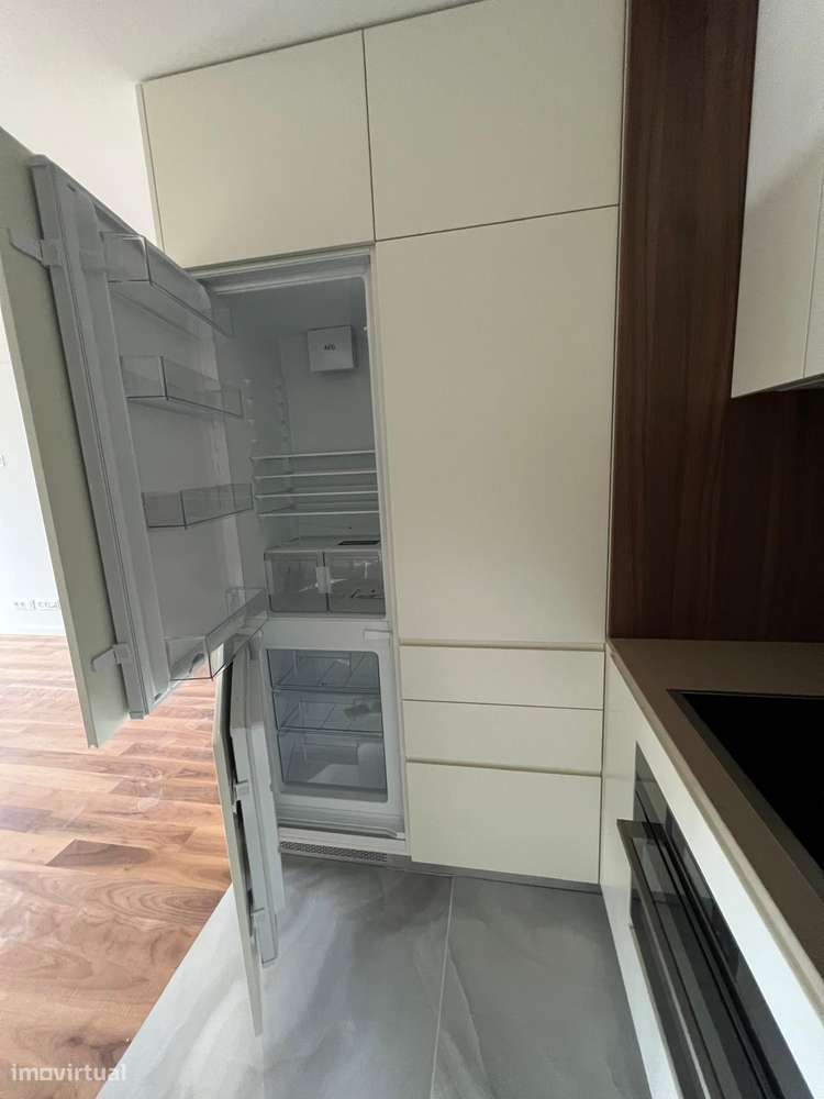 T3 Novo * V. N. Gaia Suite Varanda Tipo Terraço Lug Garag Duplo Metro-15