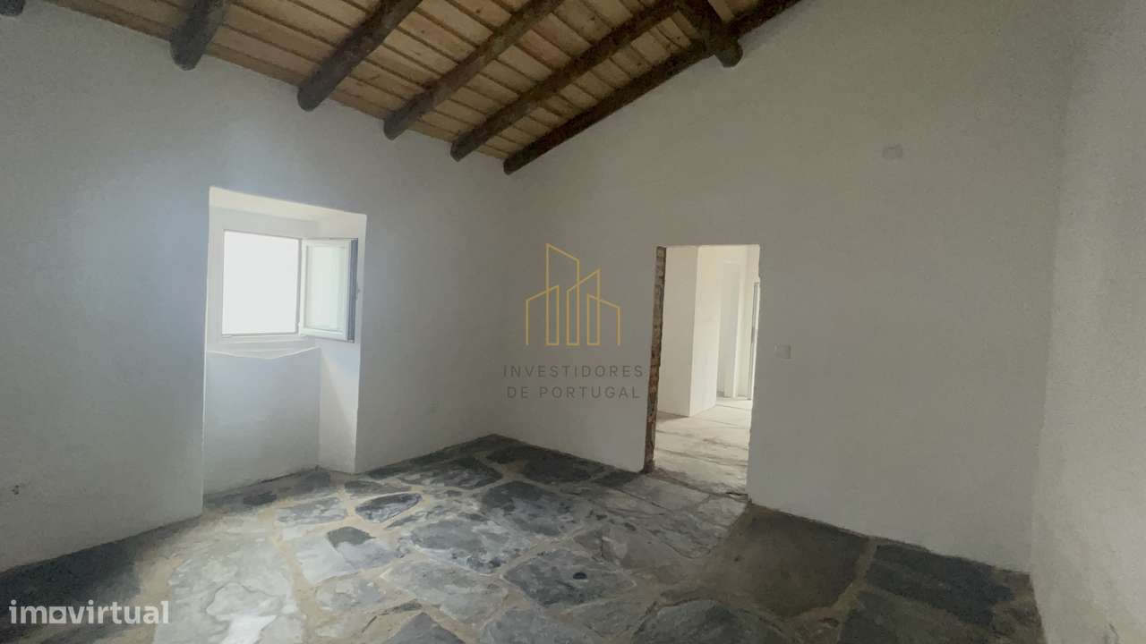 Moradia T1 Montejuntos com piscina-8