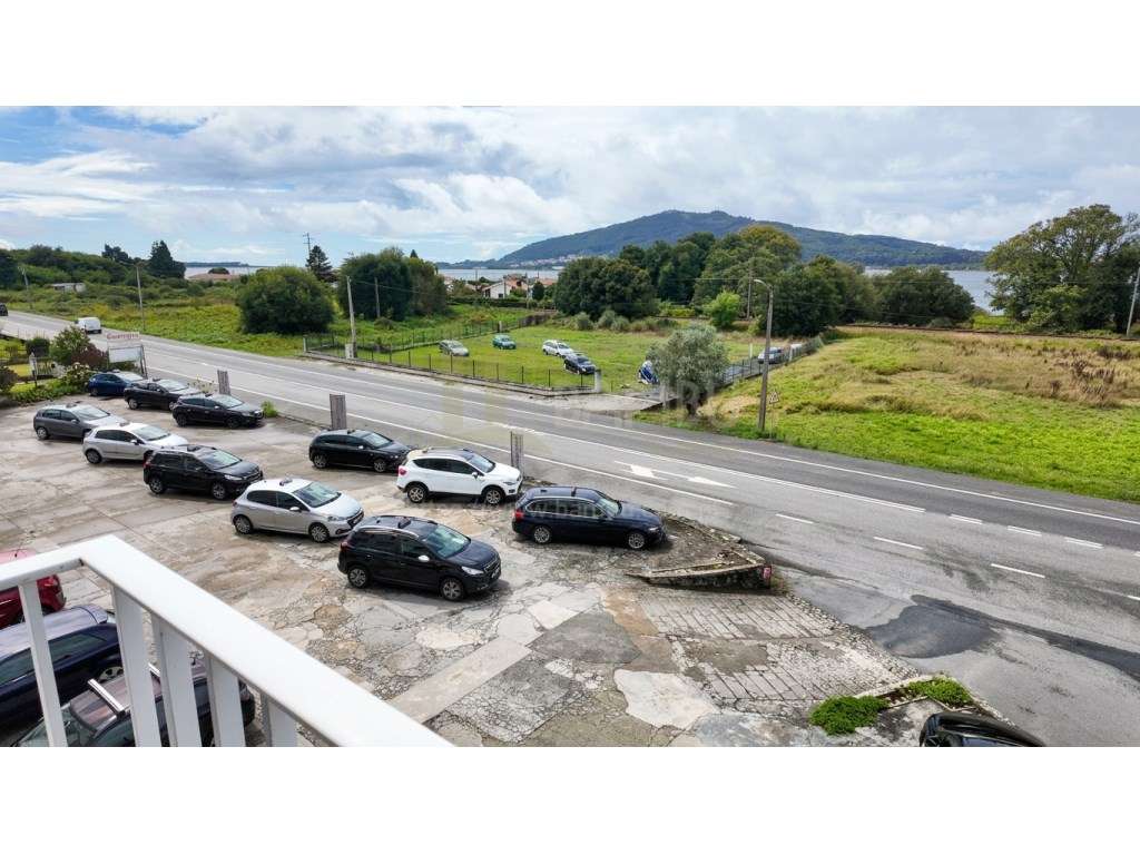 Seixas: T2 remodelado com vistas rio-21