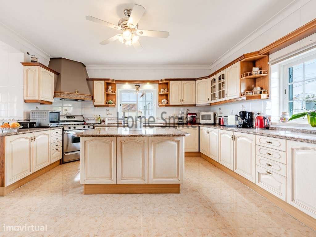 MORADIA COM PISCINA. EXCELENTE QUALIDADE-13