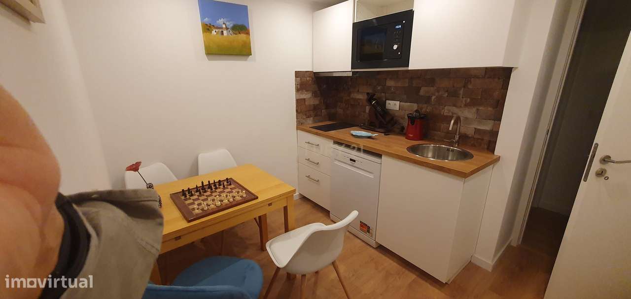 Prédio no Bairro Alto Remodelado com 3 Apartamentos e Loja, um Sonho p-35