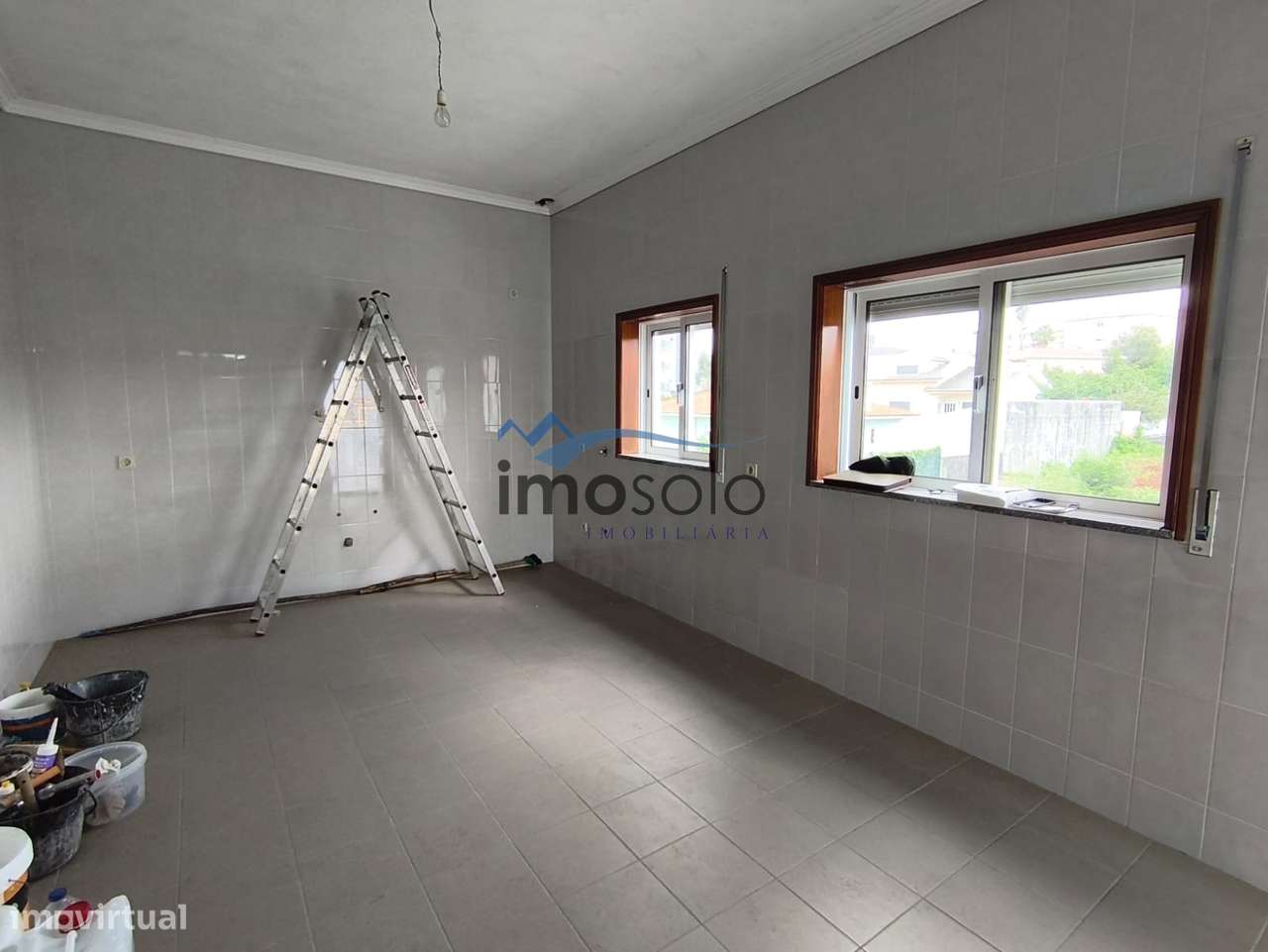 Moradia T3 com Loja Comercial em São João de Ver-18