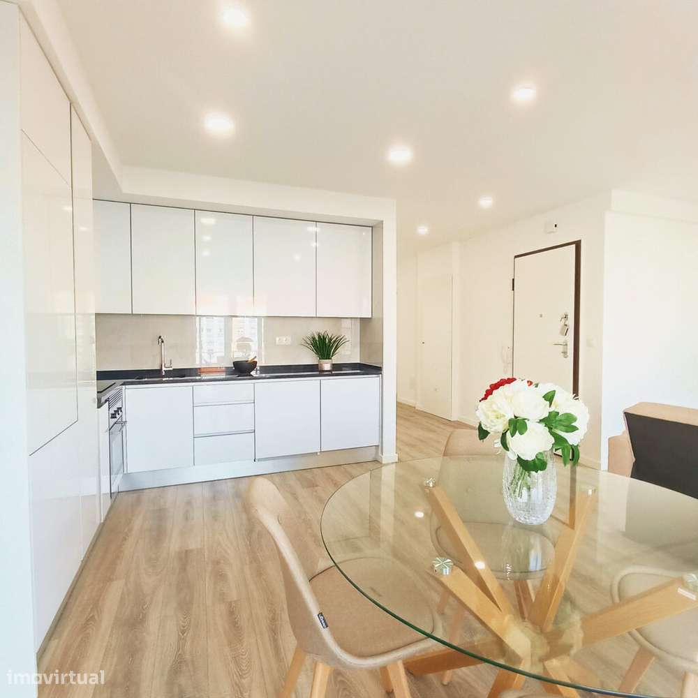 Apartamento T3 Renovado com Varanda e Vista Desafogada - Grande imagem: 4/14