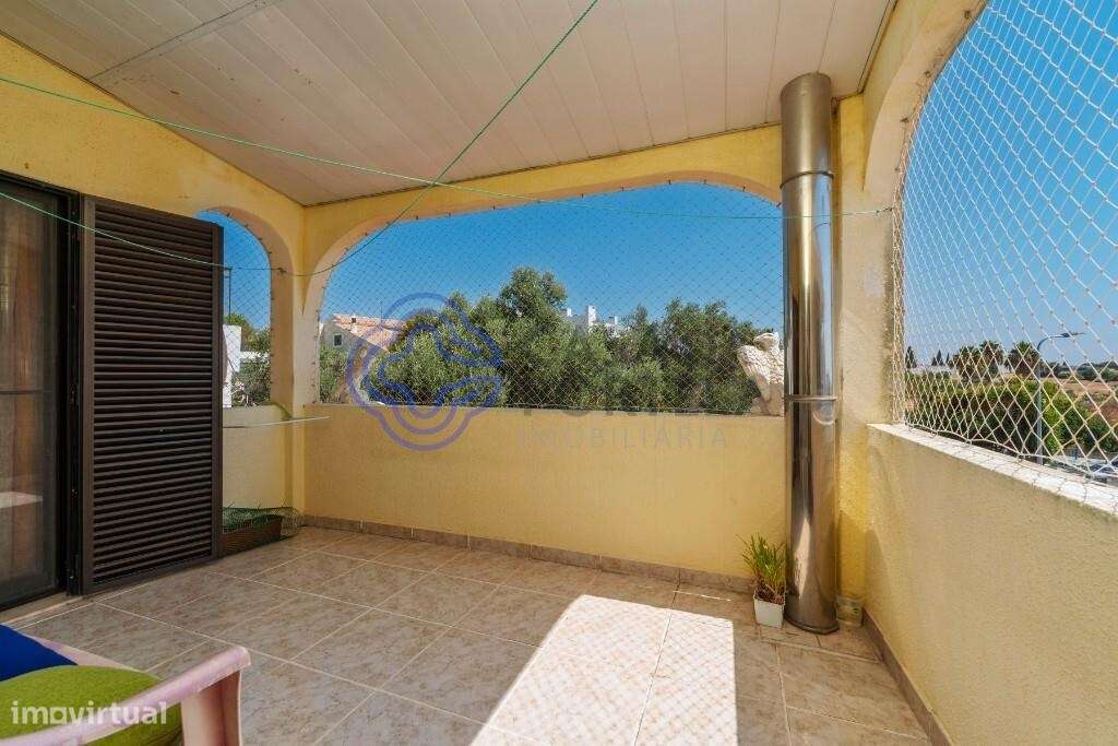 Magnífica Moradia T3 com Vista Mar e Localização Estratégica – Loulé-16