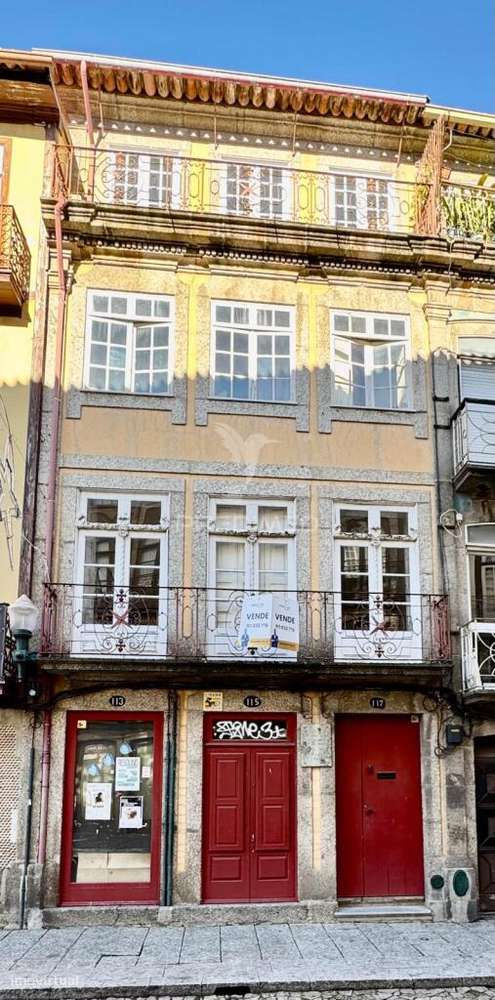 PRÉDIO NO CENTRO DA CIDADE GUIMARÃES - Grande imagem: 3/25