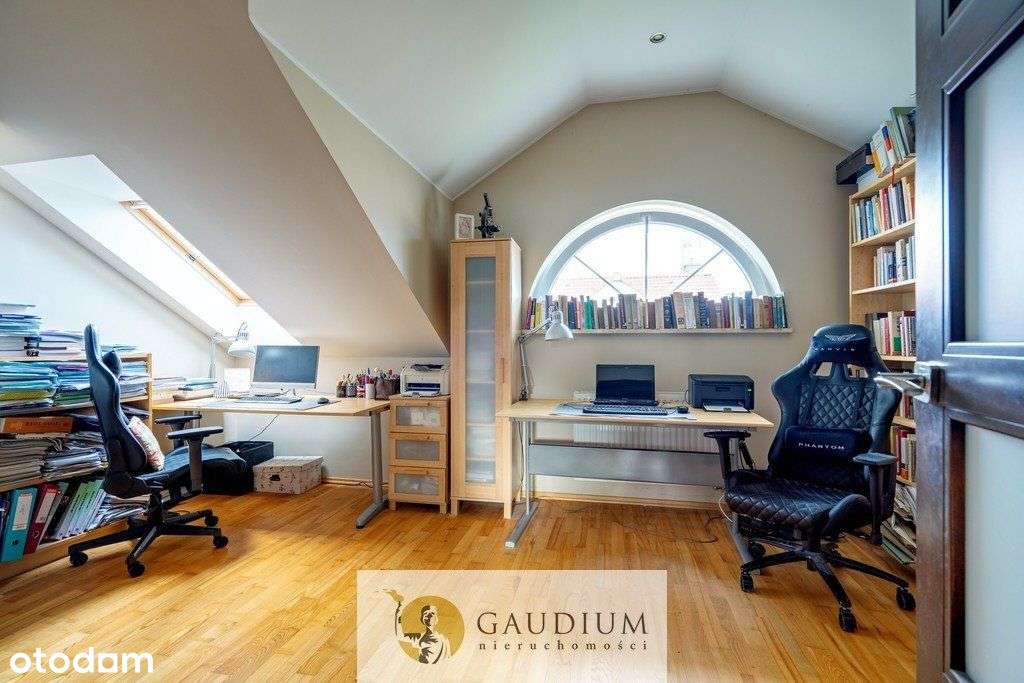 Bliźniak 6 pokoi z garażem i ogródkiem-9