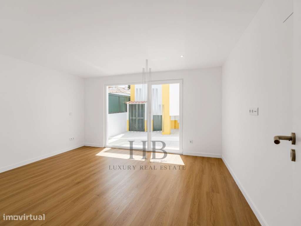 Andar de Moradia T2 + Anexo T1 Independente | Vista Mar e Serra | P...-58