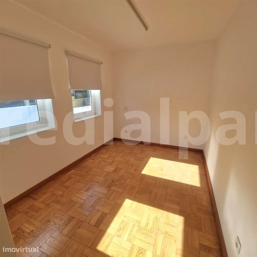 Moradia T3+1 para venda no Bairro António Aroso-12