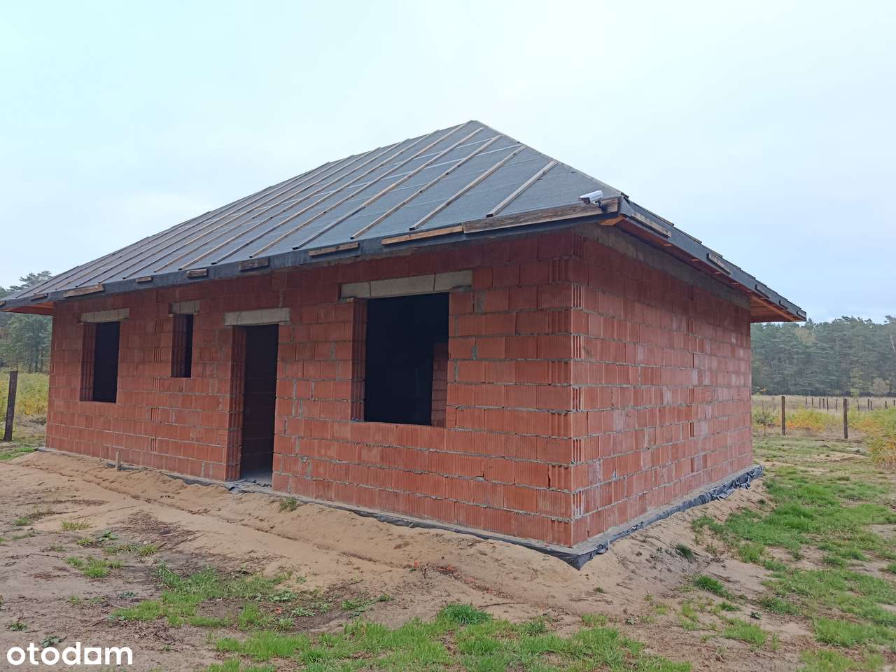 Dom  jednorodzinny w pięknej leśnej okolicy-10