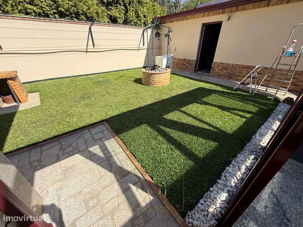 Moradia térrea e isolada, com piscina e inserida em 2 lotes na Póvo...-15