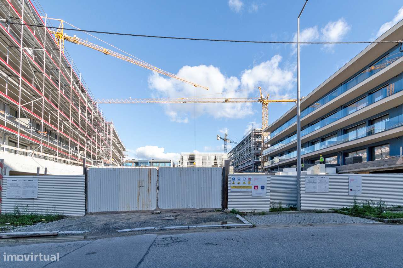 Apartamento T3 novo com lugar duplo de garagem na Madalena.-5