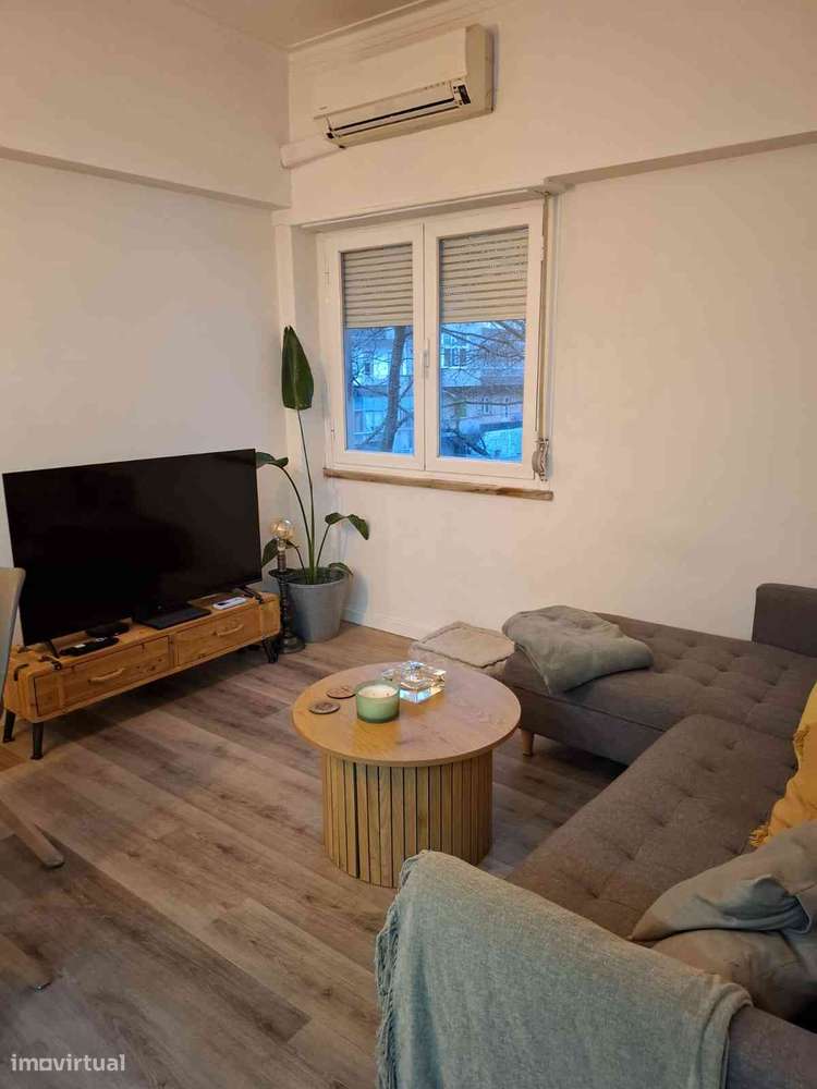 Apartamento T2 em Benfica - junto à Av. Uruguai - Grande imagem: 3/16