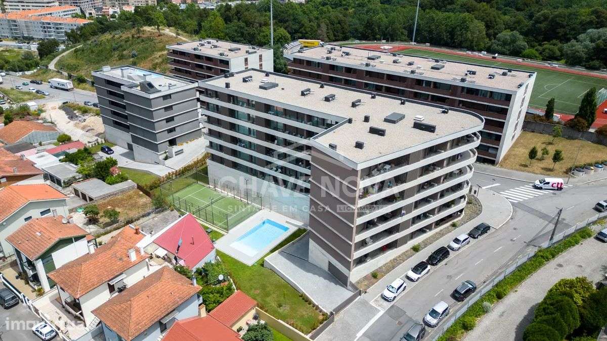 T2 c/ Garagem e Piscina em Oliveira do Douro-8