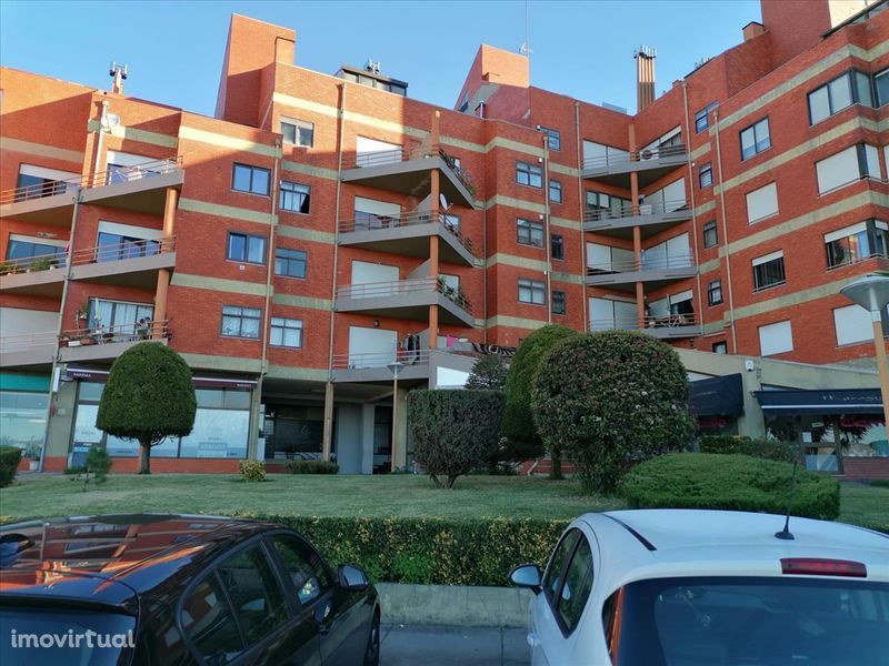 Apartamento arrendado no - Edifício Topázio, Santa Maria de Lamas