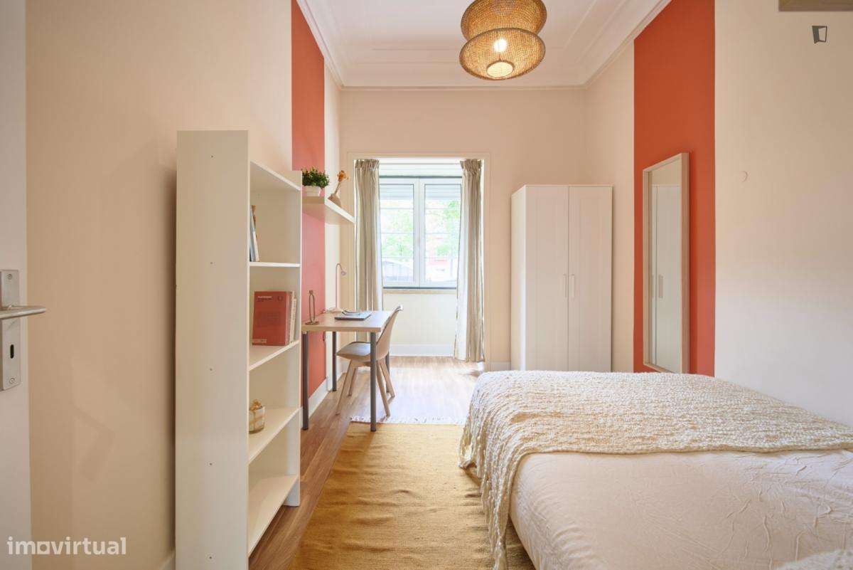 Quarto - localizado em Marquês de Pombal Lisbon - Grande imagem: 3/48