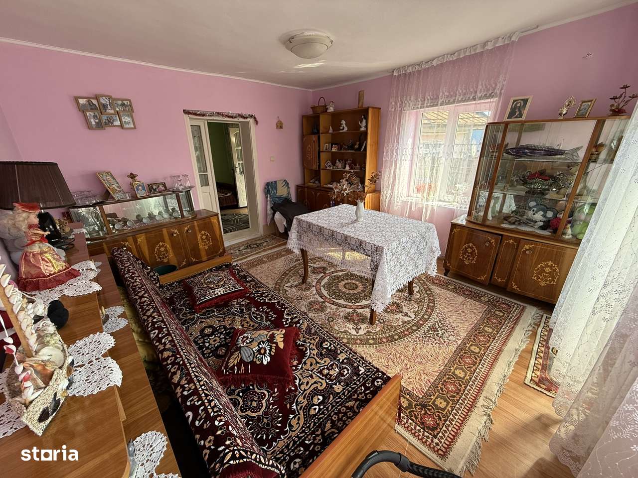 Casa de vanzare, la strada-3