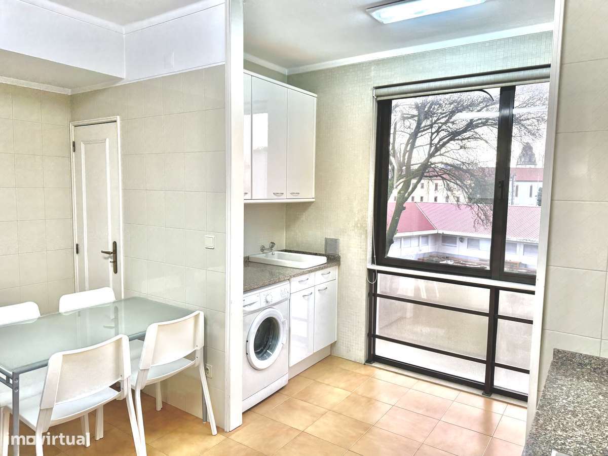 T3 com garagem fechada, áreas excecionais e ótima localização - Grande imagem: 4/41